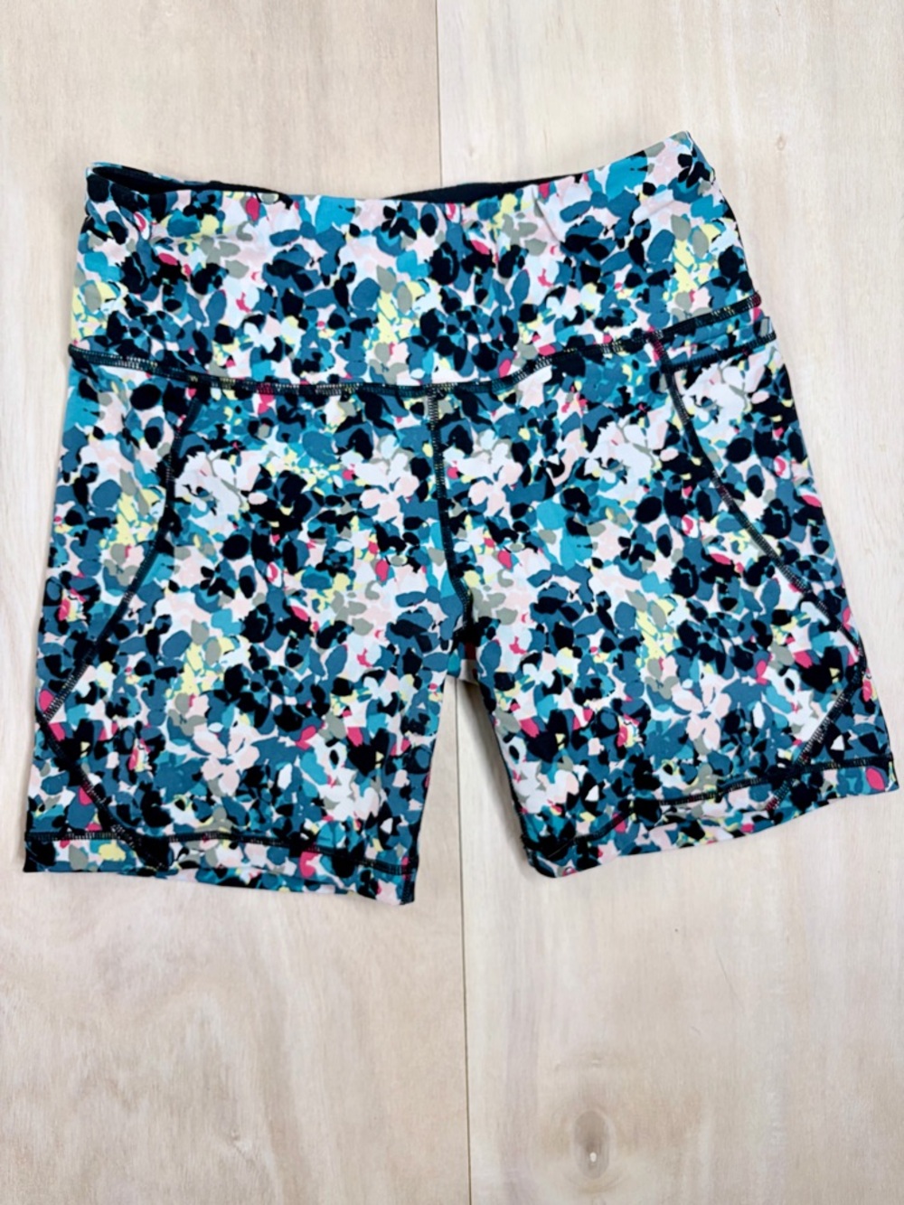 Sweaty Betty Power 6" Cycling Shorts Blue Floral Splash Small S Pilates Yoga Run
